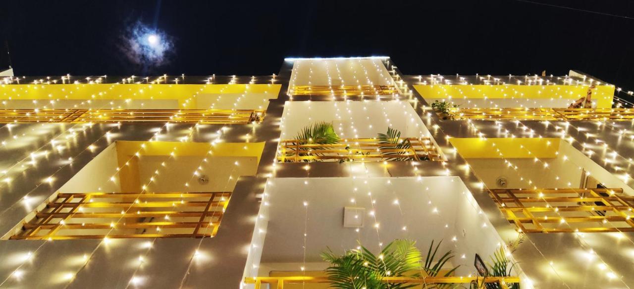 The White Canyon Hotel Varanasi Esterno foto