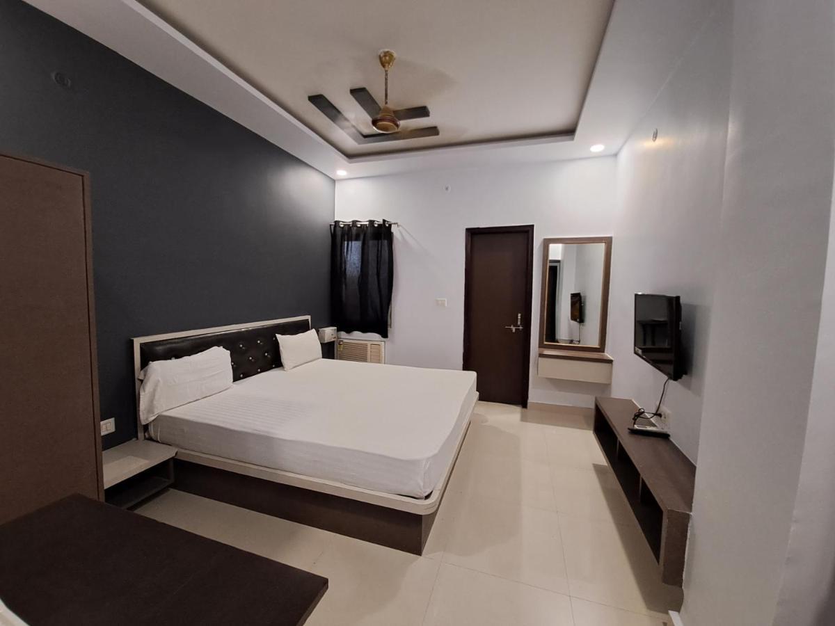 The White Canyon Hotel Varanasi Esterno foto