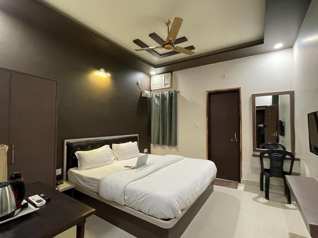 The White Canyon Hotel Varanasi Esterno foto