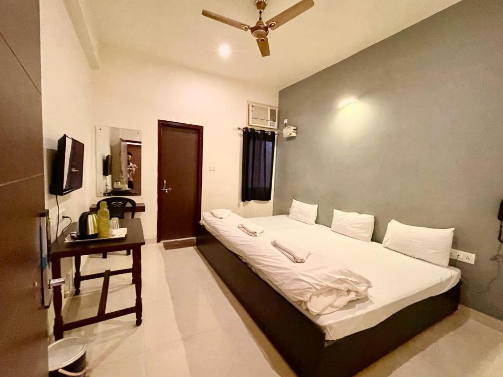 The White Canyon Hotel Varanasi Esterno foto