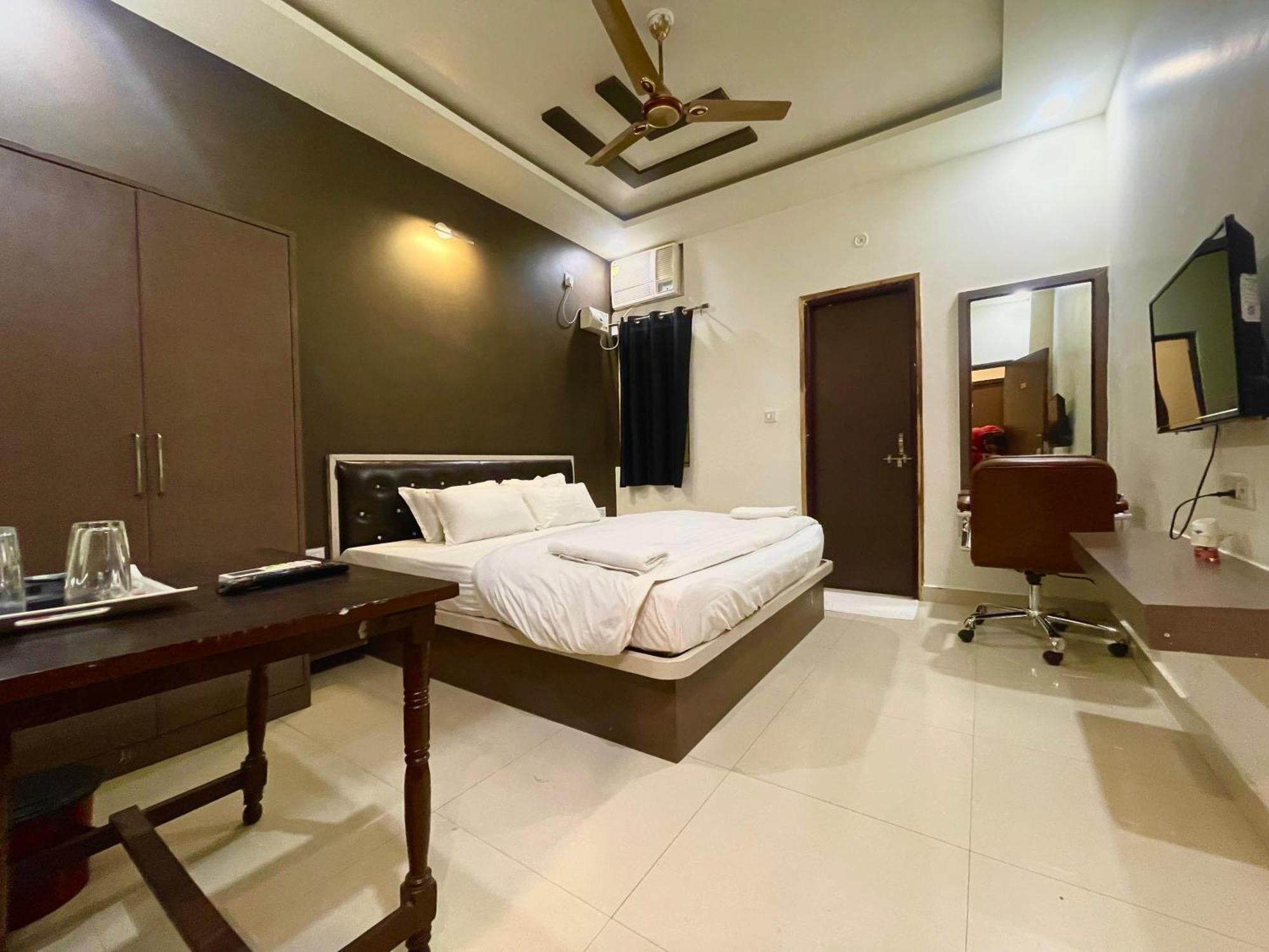 The White Canyon Hotel Varanasi Esterno foto