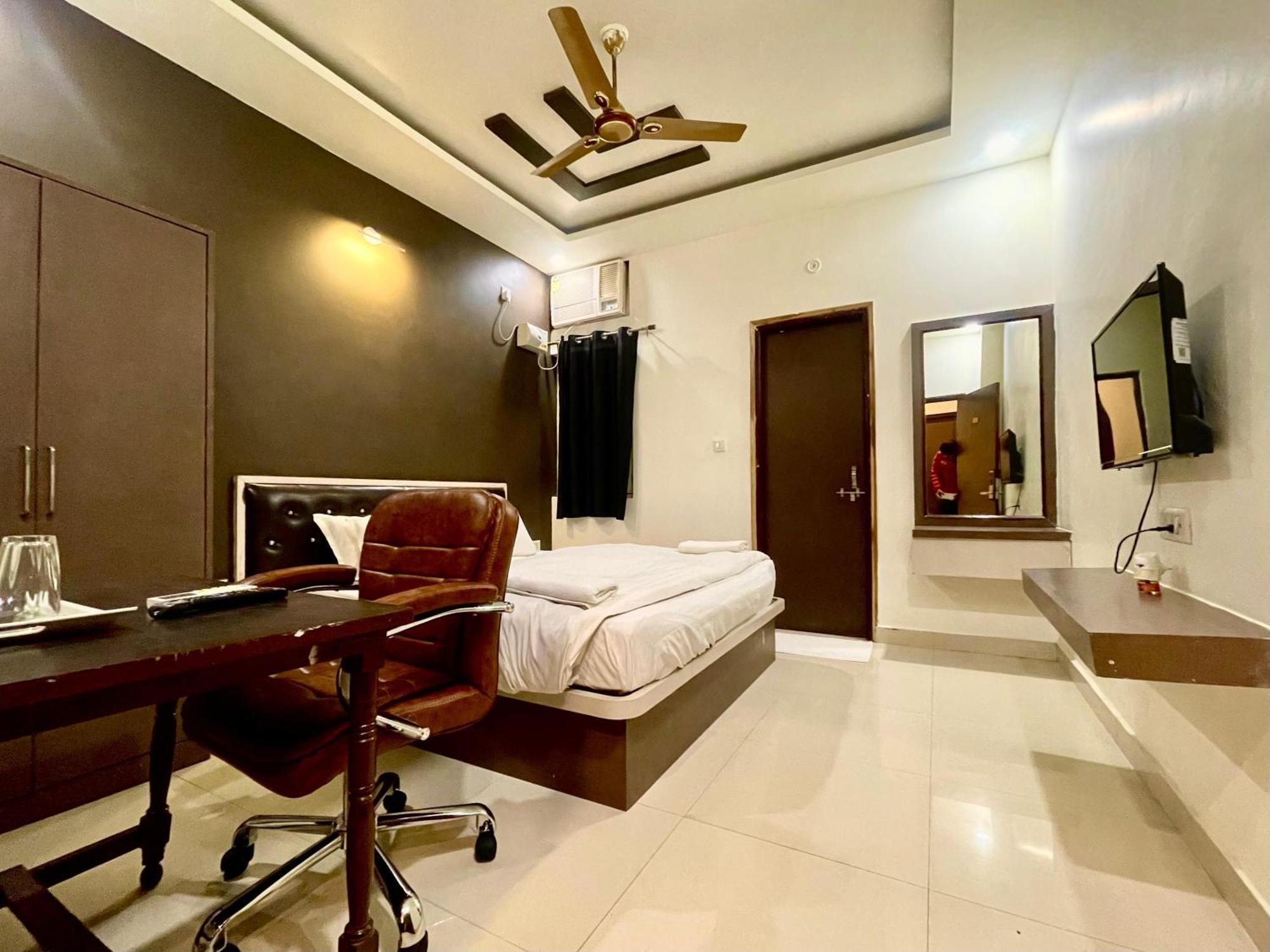 The White Canyon Hotel Varanasi Esterno foto